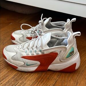 Nike White and Red Sneakers Modern Design GOOD CONDITION